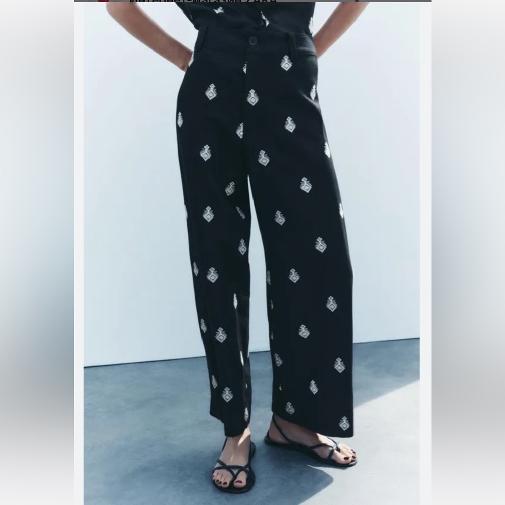 ZARA Cropped trousers with contrast embroidery